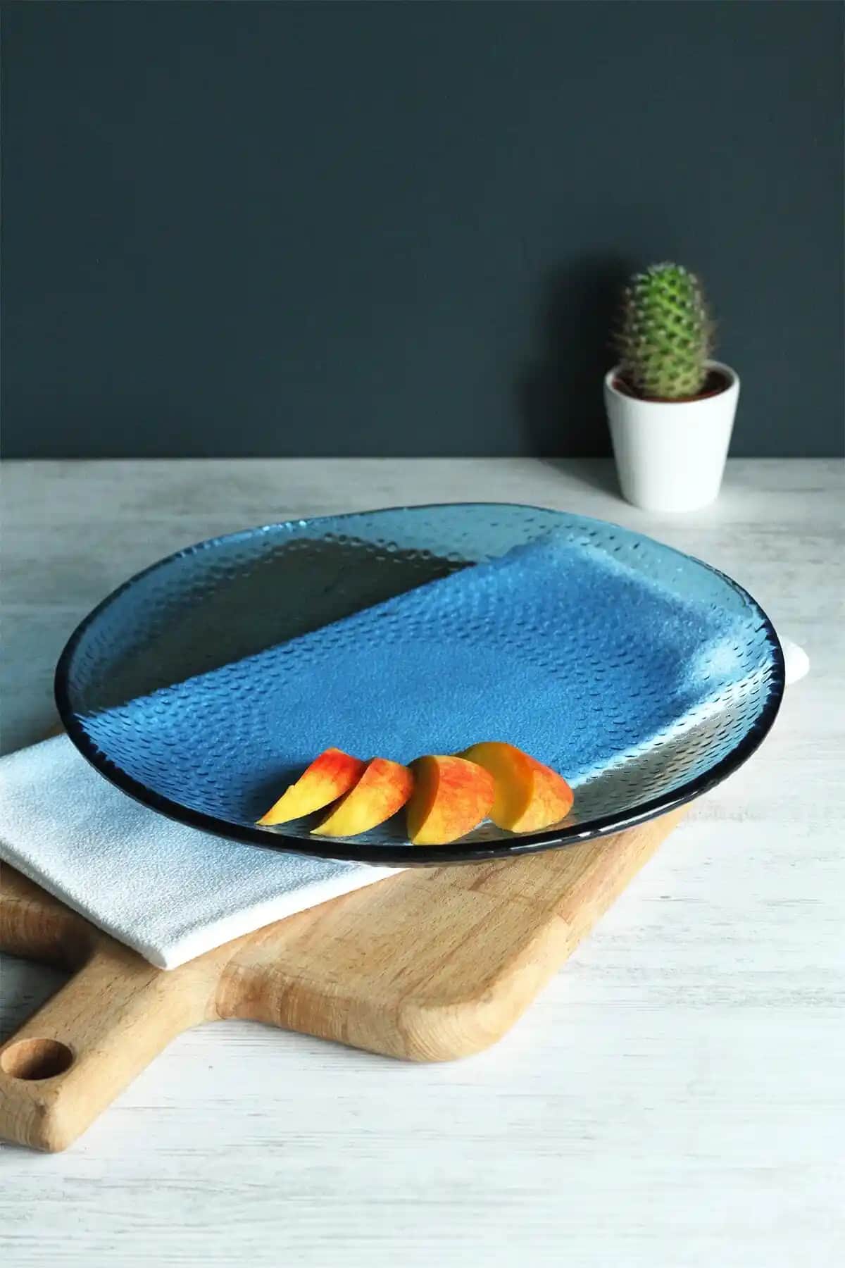 Mavi Cam Tabaklar ile Modern ve Şık Dekorasyon Çözümleri