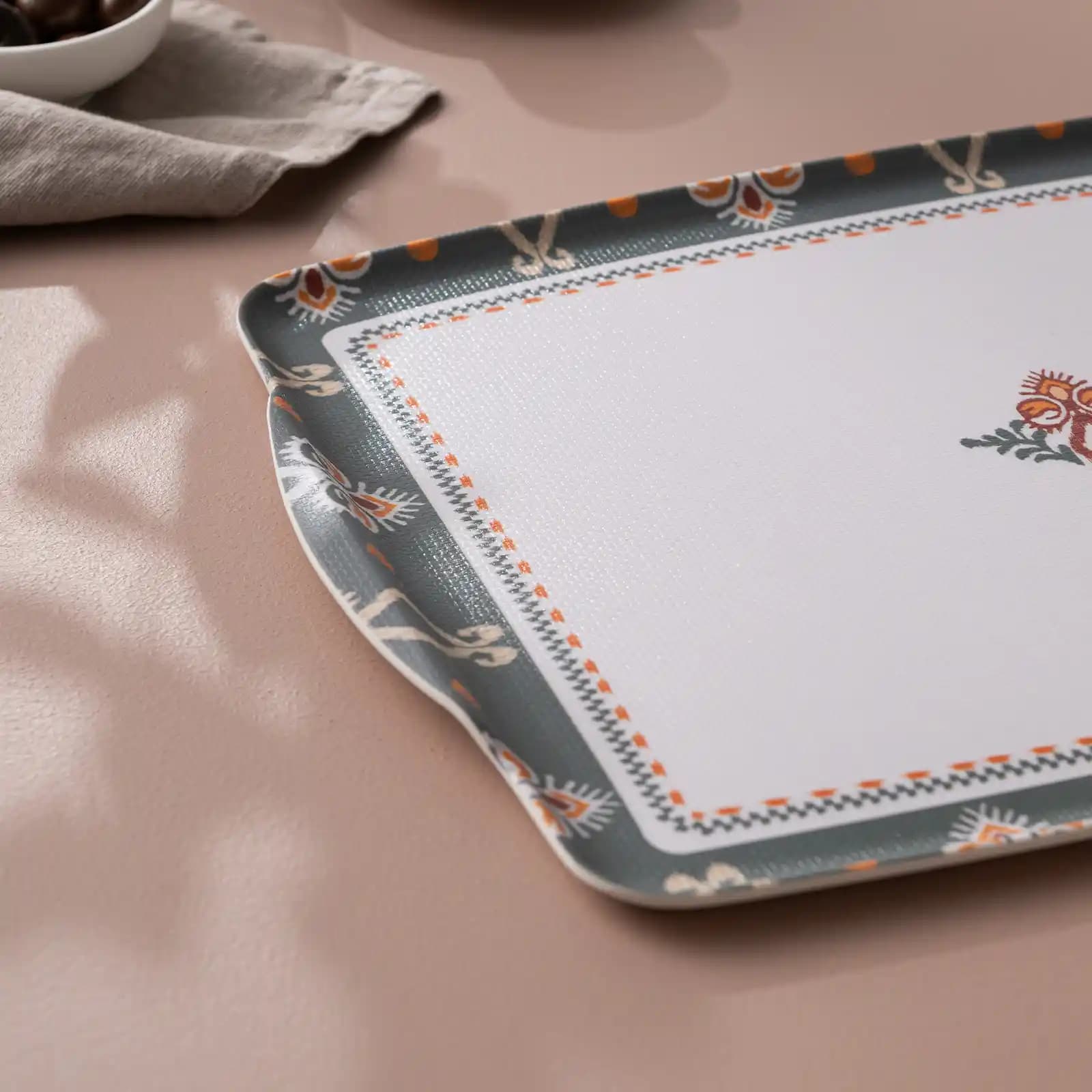 Melamin Tepsi: Dekoratif ve Dayanıklı Servis ve Sunum Çözümleri