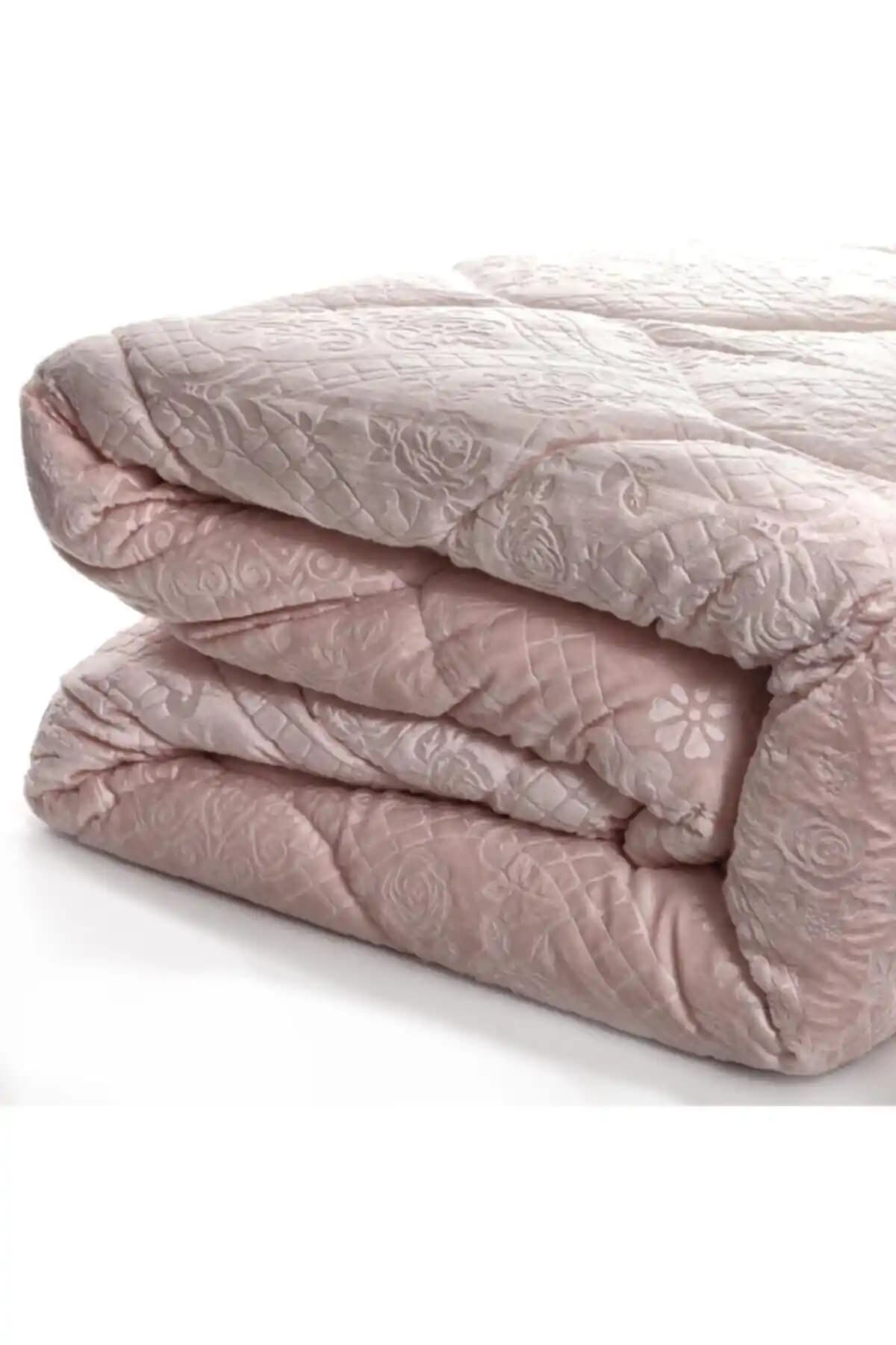 Merinos Çift Kişilik Yorgan: Doğal ve Konforlu Yatak Aksesuarları