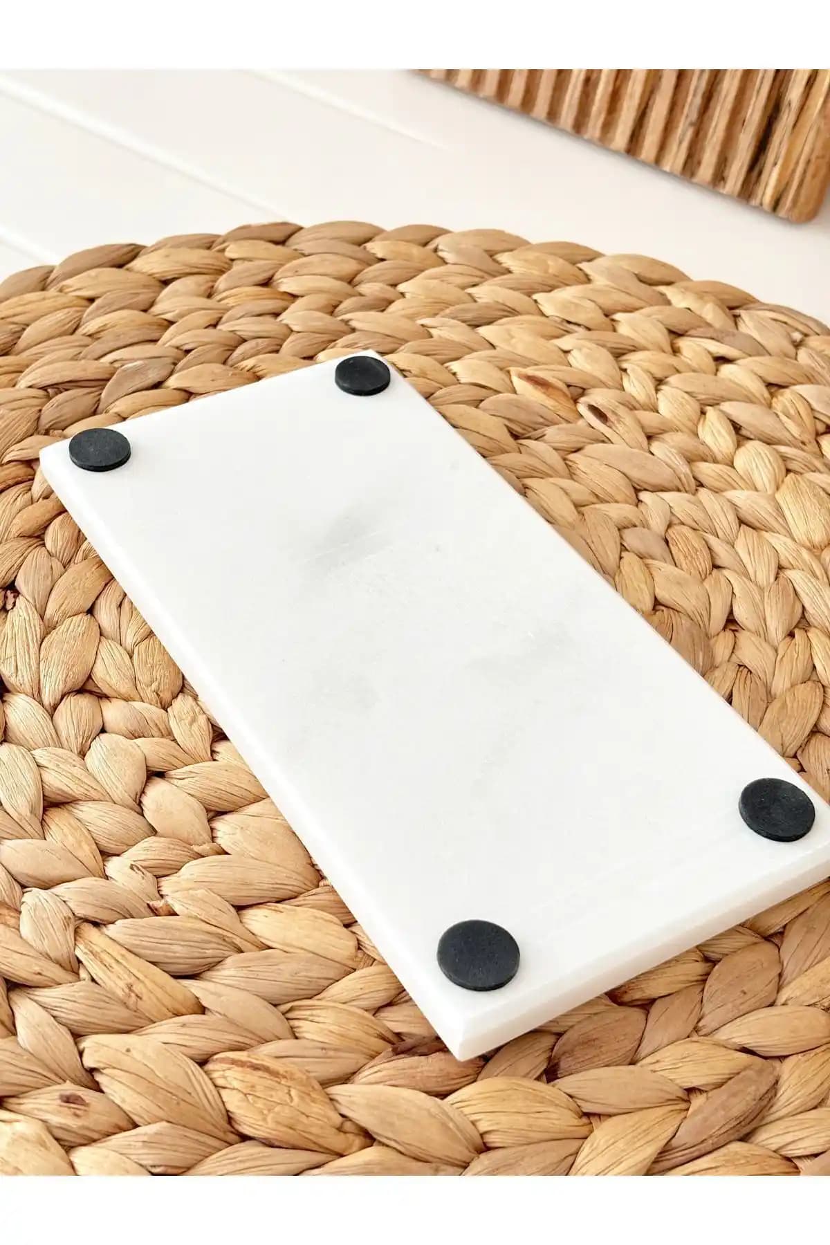 Mermer Altlık ile Dekorasyonda Zarafetin Anahtarı ve Şık Mekanlar Yaratma Rehberi