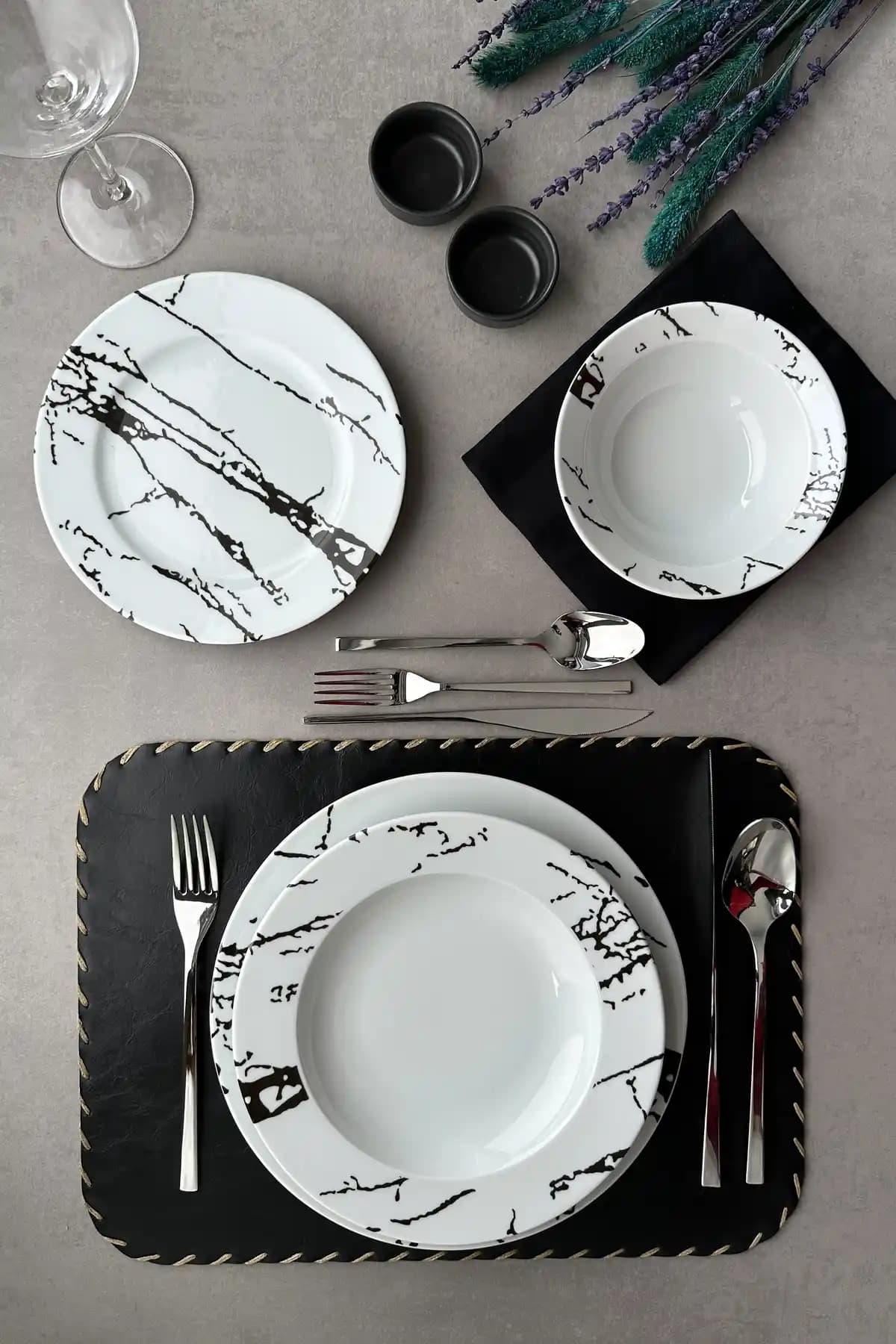 Mermer Desenli Yemek Takımlarıyla Sofralarınıza Şıklık Katın ve Modern Dekorasyonun Keyfini Çıkarın