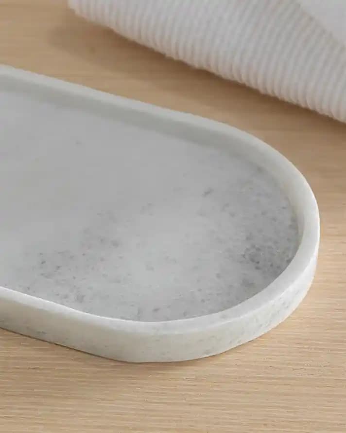 Mermer Tepsi: Estetik ve İşlevselliğiyle Modern Dekorasyonun Şık Unsuru