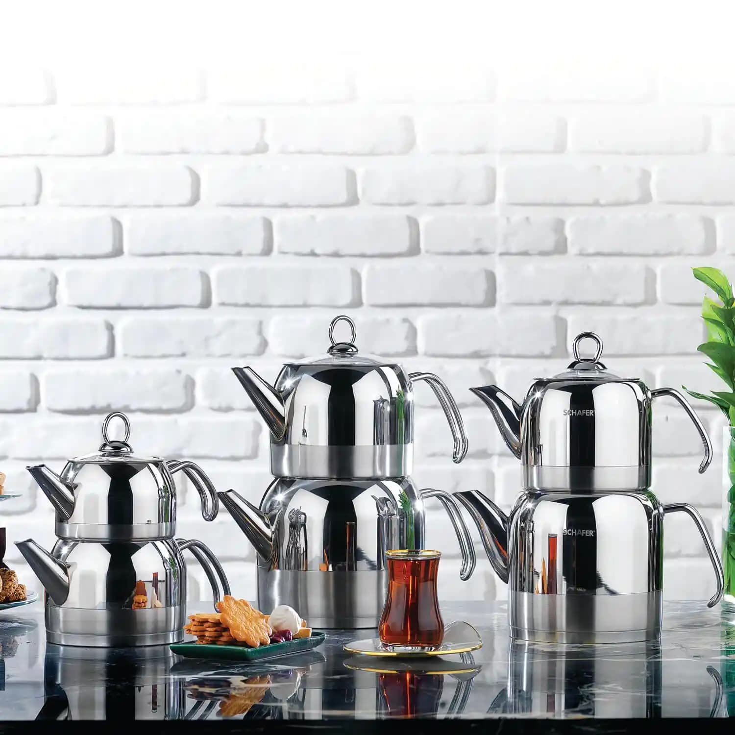 Metal Çaydanlıklar: Modern ve Vintage Dekorasyonlarda Şıklığın Simgesi