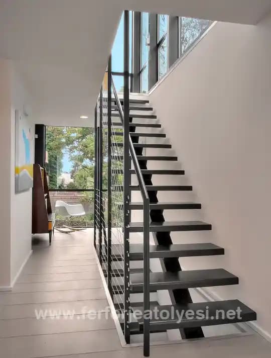 Metal Merdivenler: Estetik ve Fonksiyonellik Sunan Modern Tasarım Çözümleri