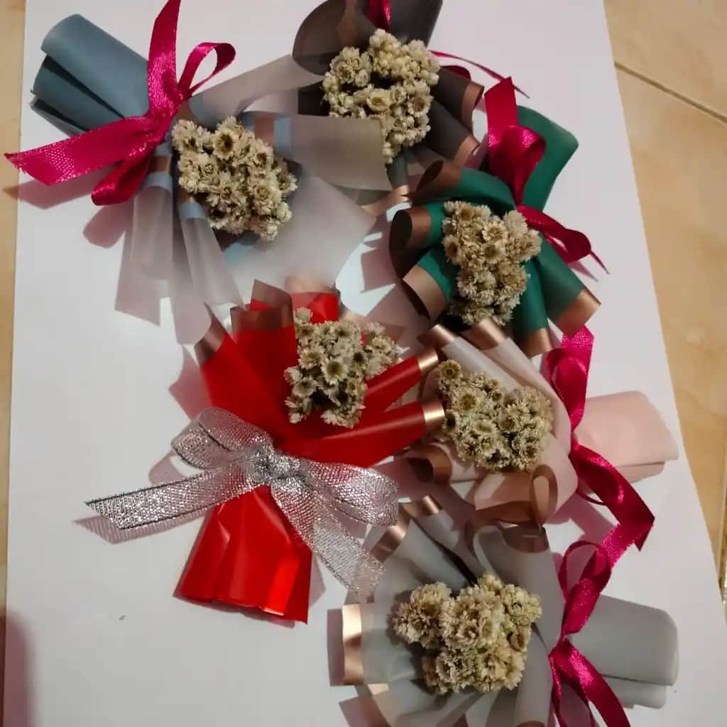 Mini Buketlerle Dekorasyonda Şıklık ve Canlılık Yaratmanın Yolları