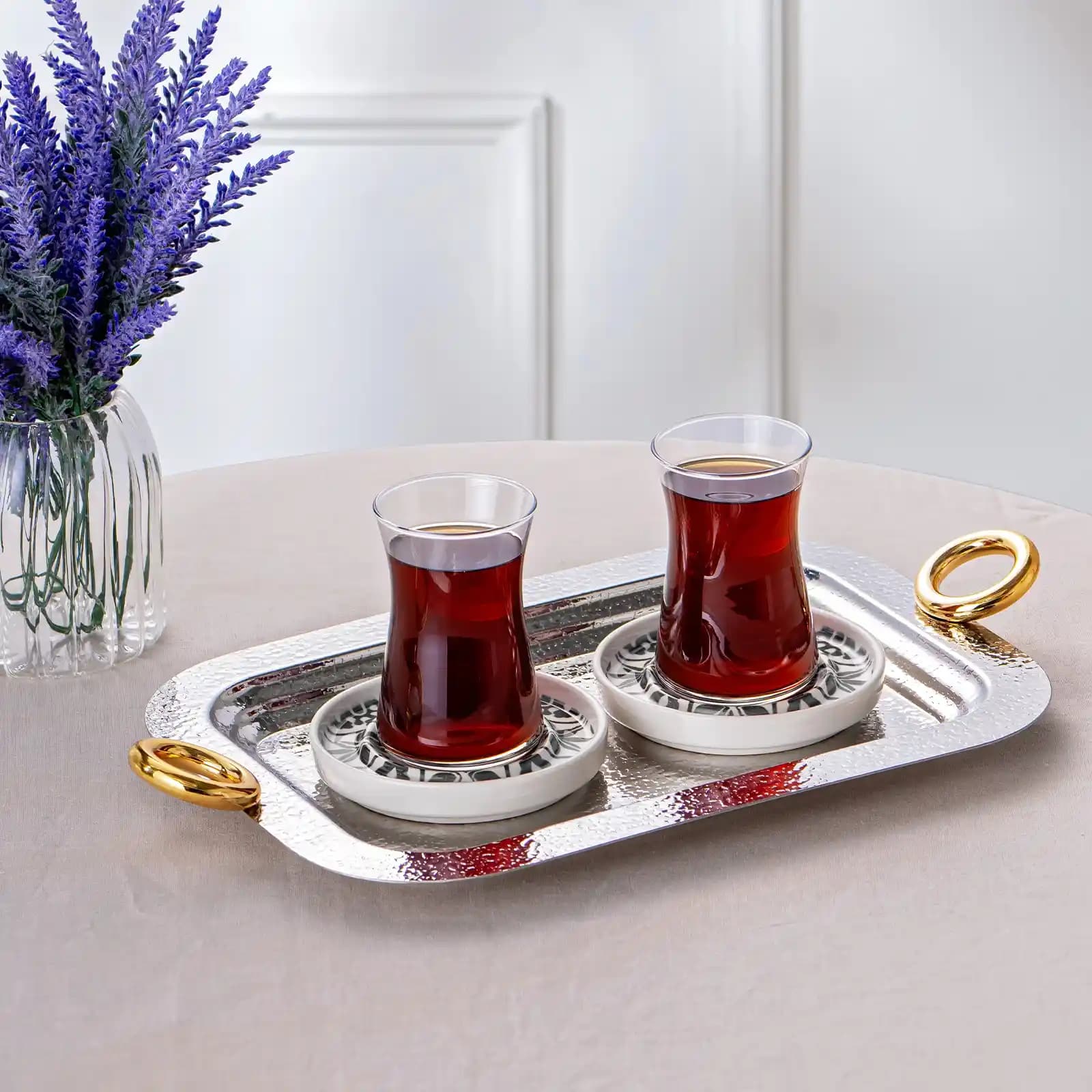 Misafir Çay Tepsileri: Ev Dekorasyonunda Zarafet ve Fonksiyonellik Yaratıcı Çözümler