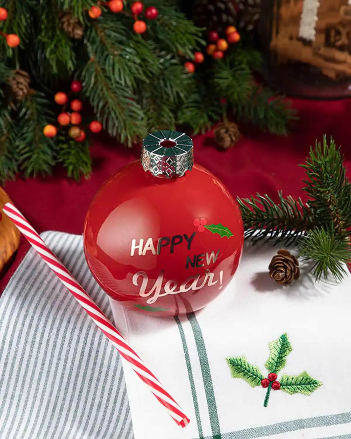 Modern Ev Dekorasyonunda Pipetli Bardakların Estetik ve Fonksiyonel Kullanımı