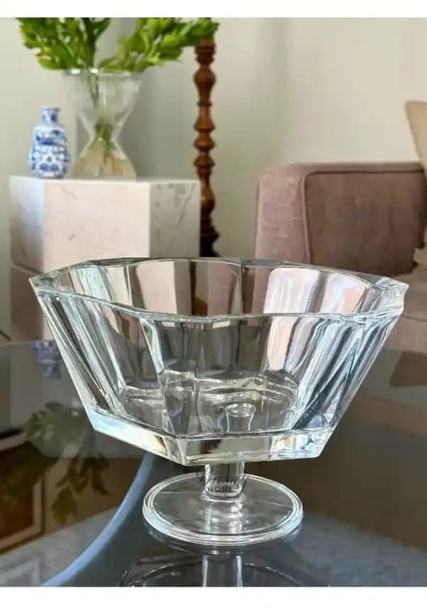 Modern ve Şık Ayaklı Servis Kasesi Dekorasyon ve Mobilya Uyumunu Artırır