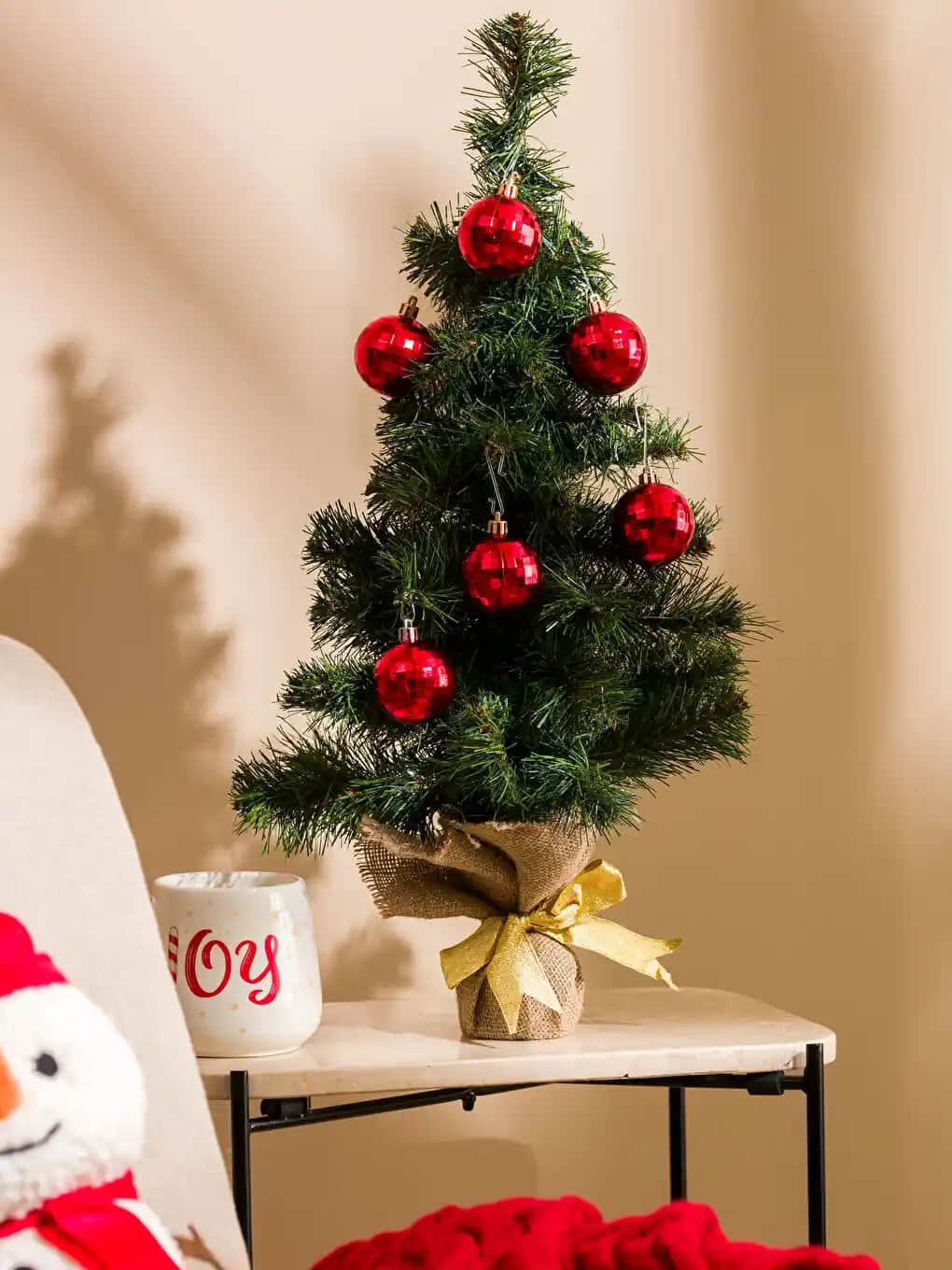 Modern ve Şık Yılbaşı Ağacı Dekorasyonları: Trendler ve Dekorasyon İpuçları