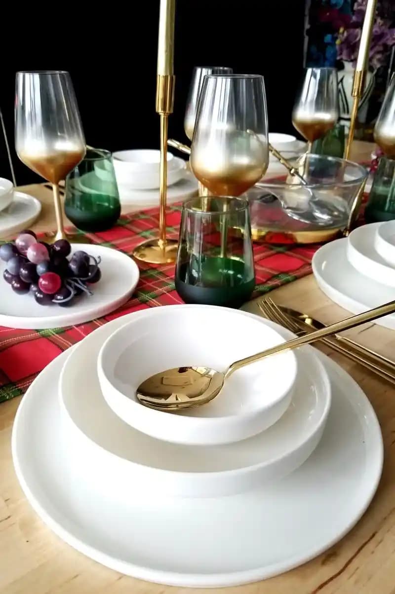 Modern Yemek Takımlarıyla Sofralarınıza Şıklık Katmanın Yolları ve Trendler