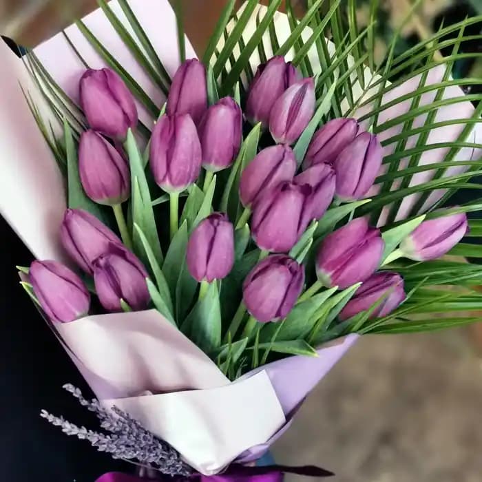 Mor Lale Motifleriyle Dekorasyon ve Mobilya Tasarımında Zarafet ve Anlam