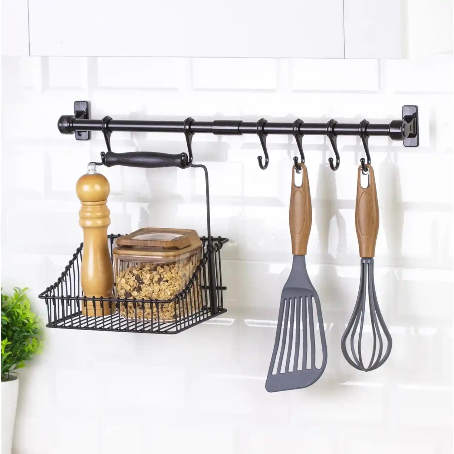 Mutfak Askıları ile Dekorasyon ve Fonksiyonelliği Bir Arada Sağlayan Çözüm