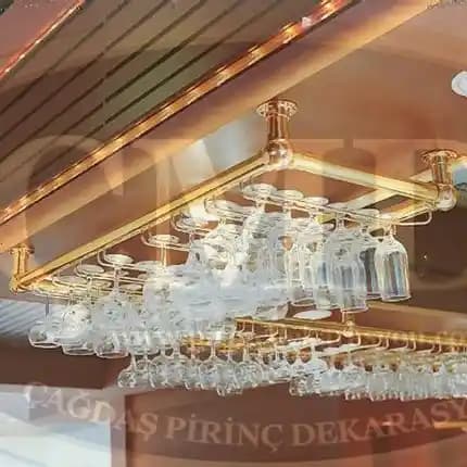 Mutfak Dekorasyonunda Pratik ve Şık Bardak Askılığı Çözümleri 2024