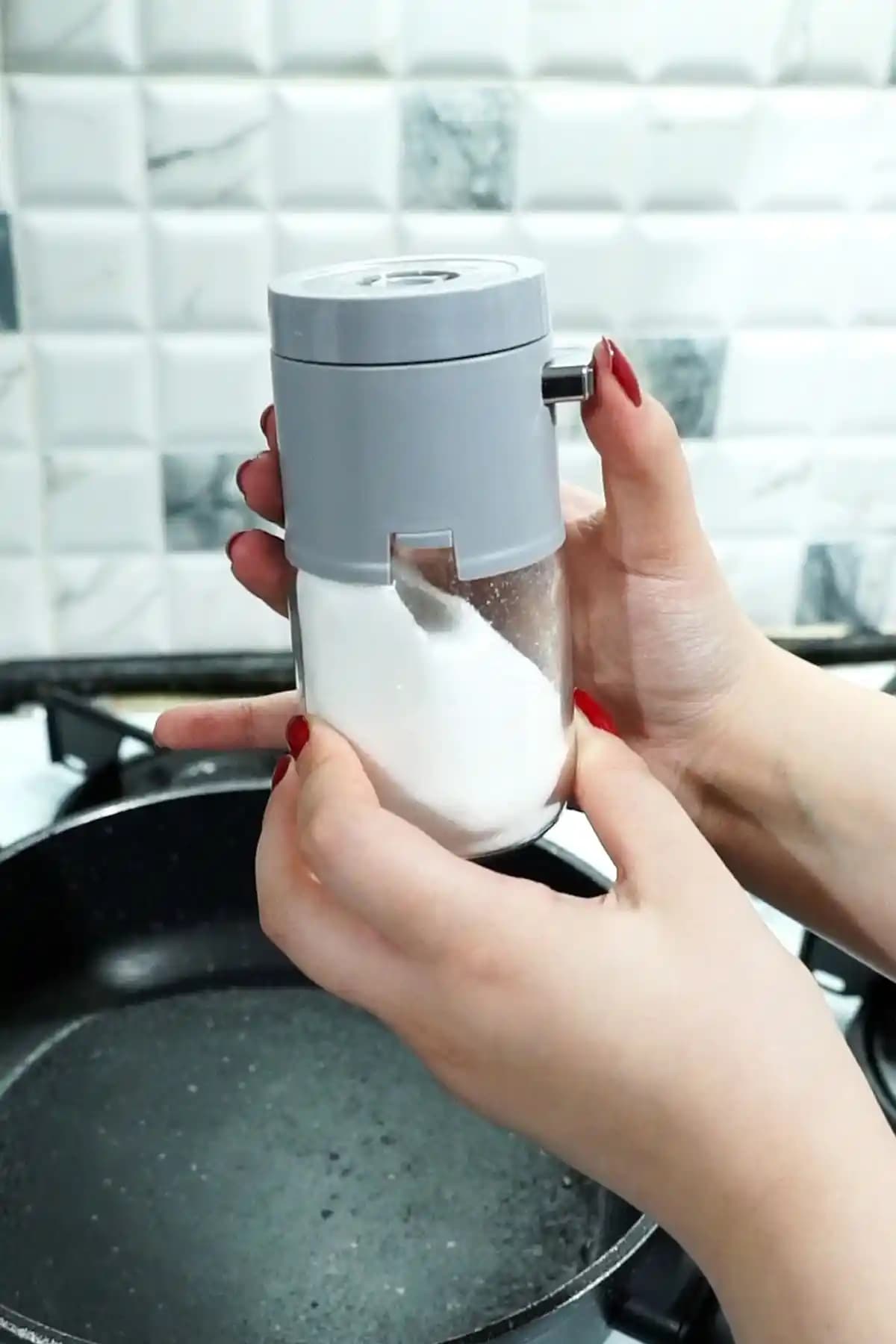 Mutfak Dekorasyonunda Yenilik: Basmalı Tuzluklar ve Pratik Kullanım Özellikleri