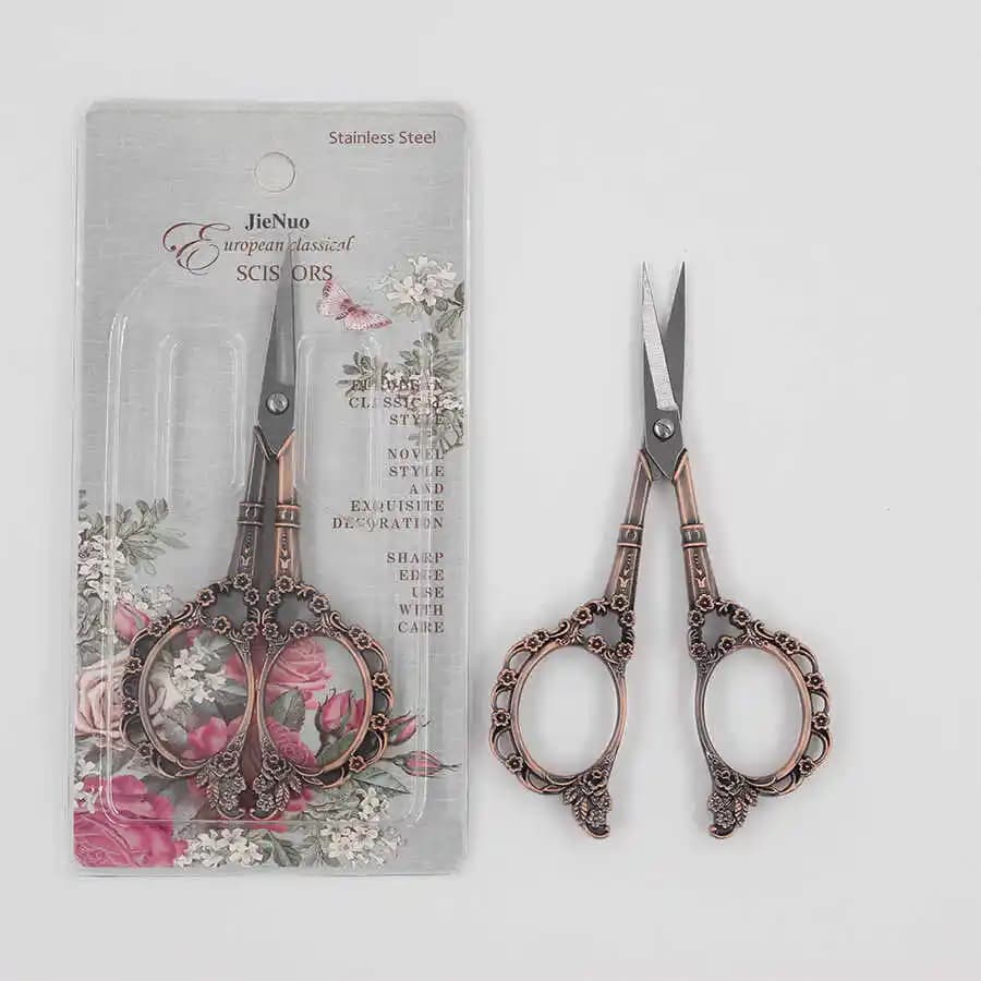 Nakış Makası Seçimi ve Kullanımı ile Dekorasyon ve Mobilya Tasarımında İncelik