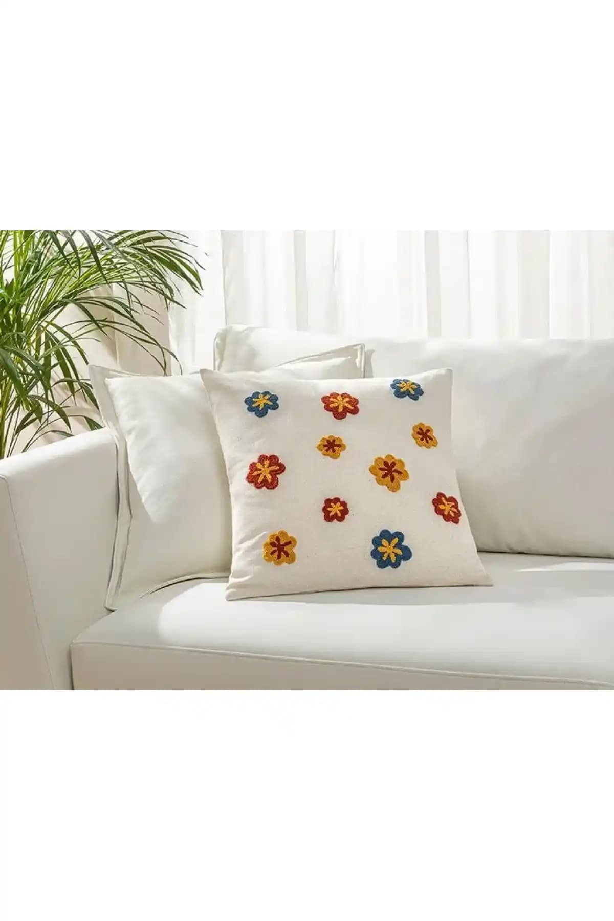 Nakışlı Kırlentlerle Evinize Zarif ve Şık Bir Dokunuş Katın