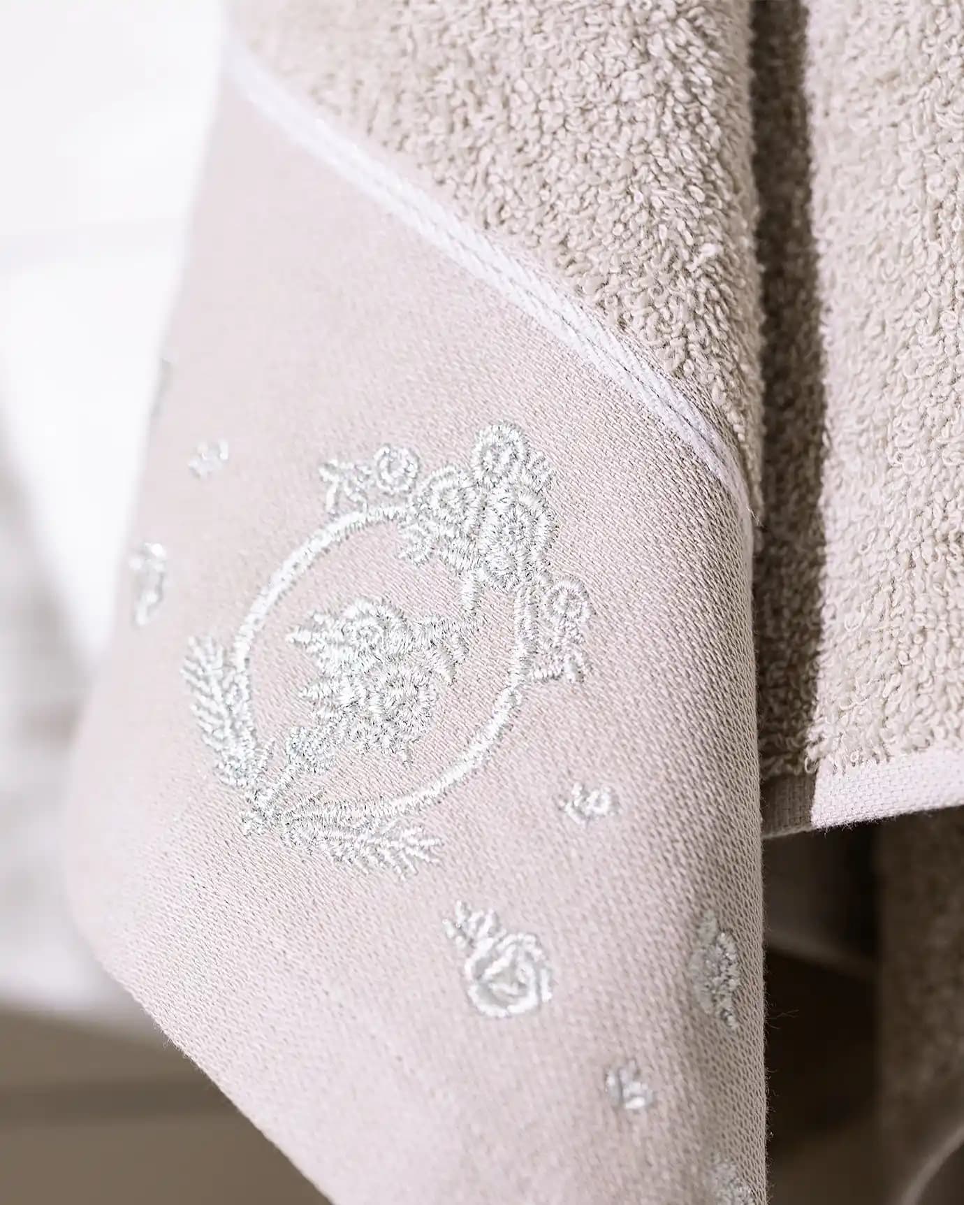 Nakışlı Yüz Havlusu Dekorasyon ve Fonksiyonellik İçin Modern Çözümler