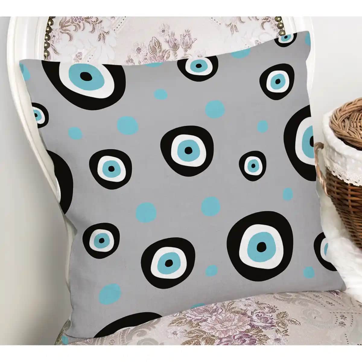 Nazar Boncuklu Kırlentlerle Evinize Şıklık ve Pozitif Enerji Katın