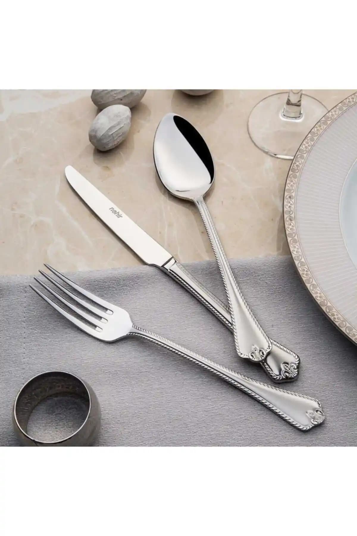 Nehir Temalı Çatal Bıçak Setleri ile Dekorasyon ve Mobilya Uyumu Sağlama