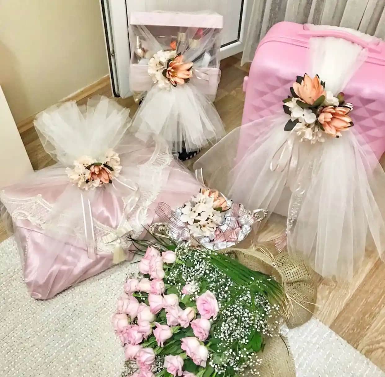 Nişan Bohçası ve Gelin Valizi Süsleme Rehberi: Zarif ve Trend Yöntemlerle Şık Detaylar