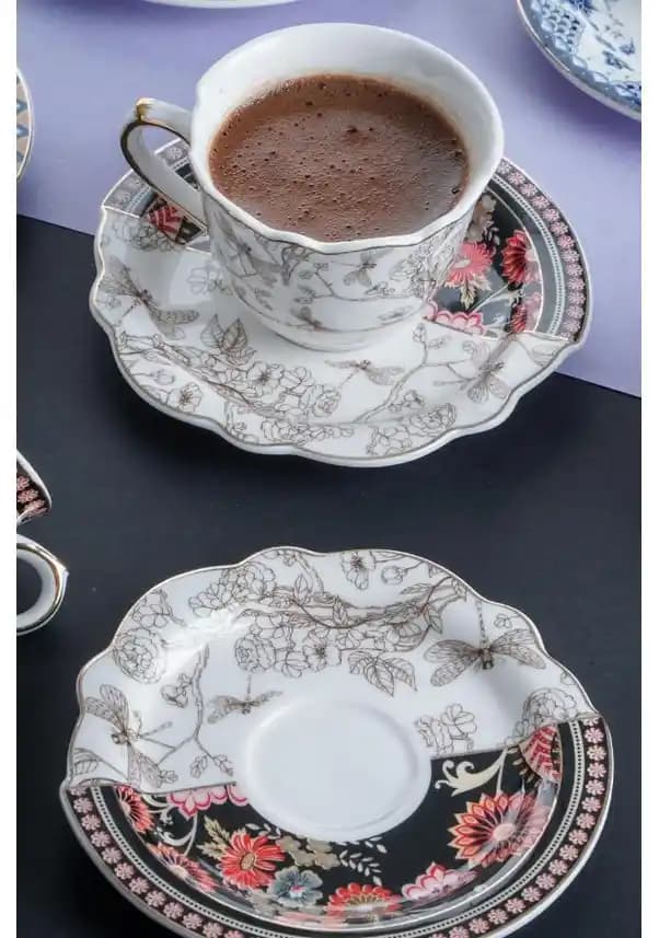 Nostalji Kahve Fincanı Dekorasyonda Zamansız Şıklık ve Sıcaklık Yaratır