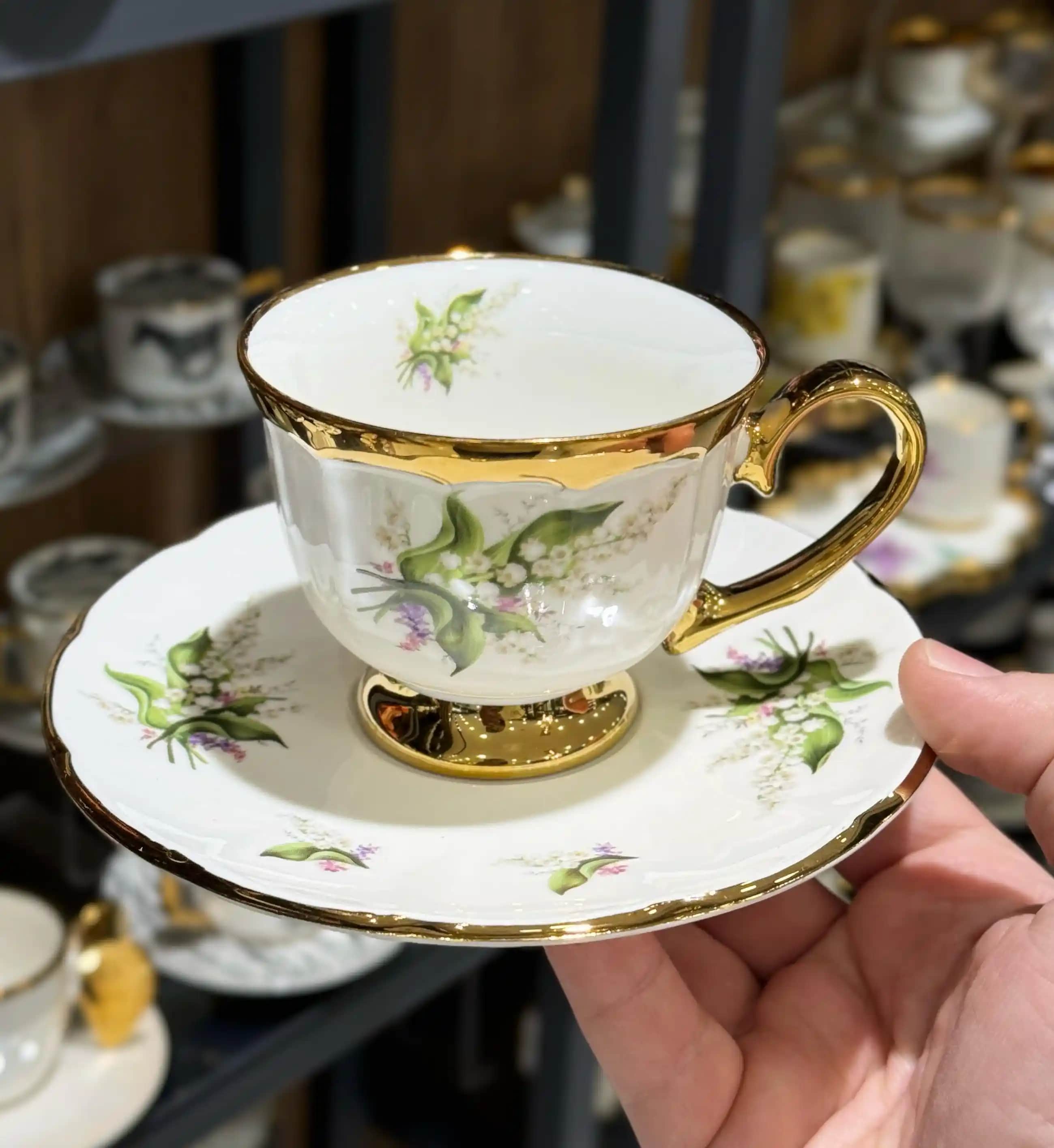 Porselen Çay Fincanları: Dekorasyonda Zarafet ve İşlevselliğin Birlikteliği