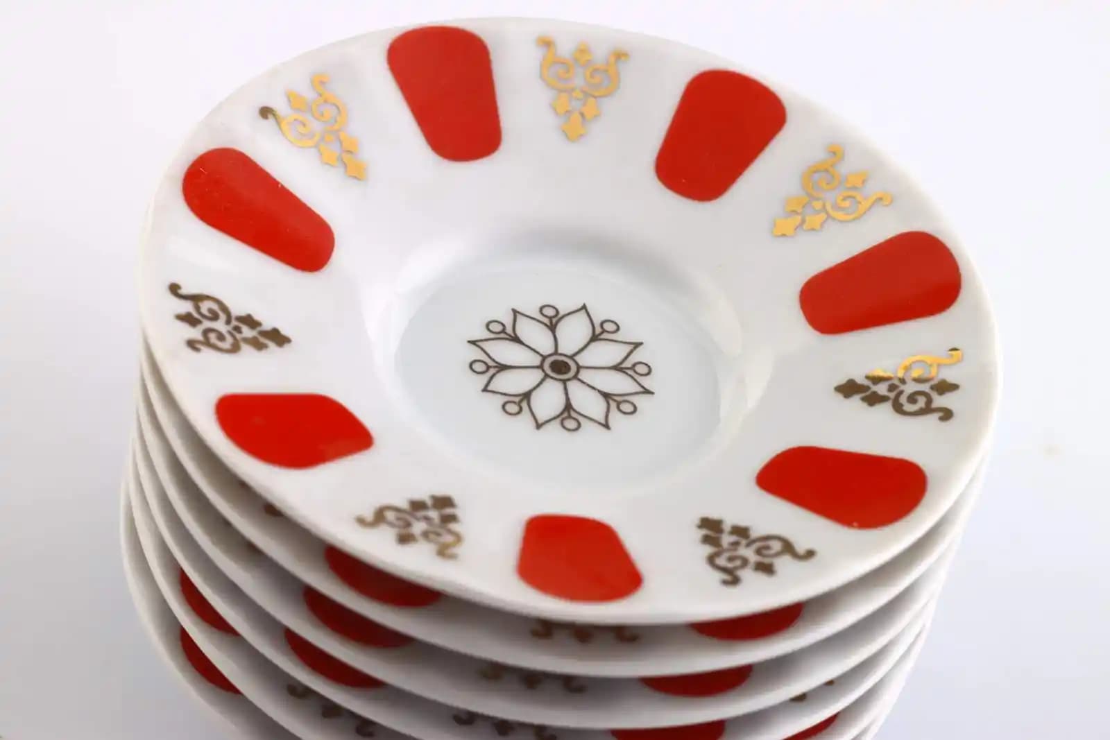 Porselen Çay Tabağı Dekorasyon ve Mobilya İçin Zarif Kullanım Fikirleri