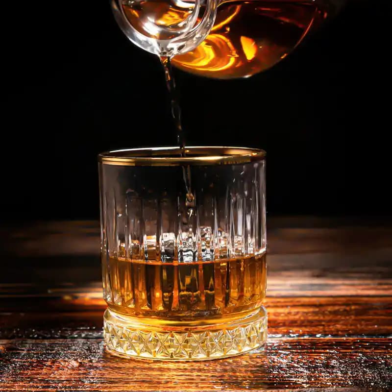 Viski ve Kadeh: Dekorasyonda Zarafet ve İşlevselliğin Modern Yansımaları