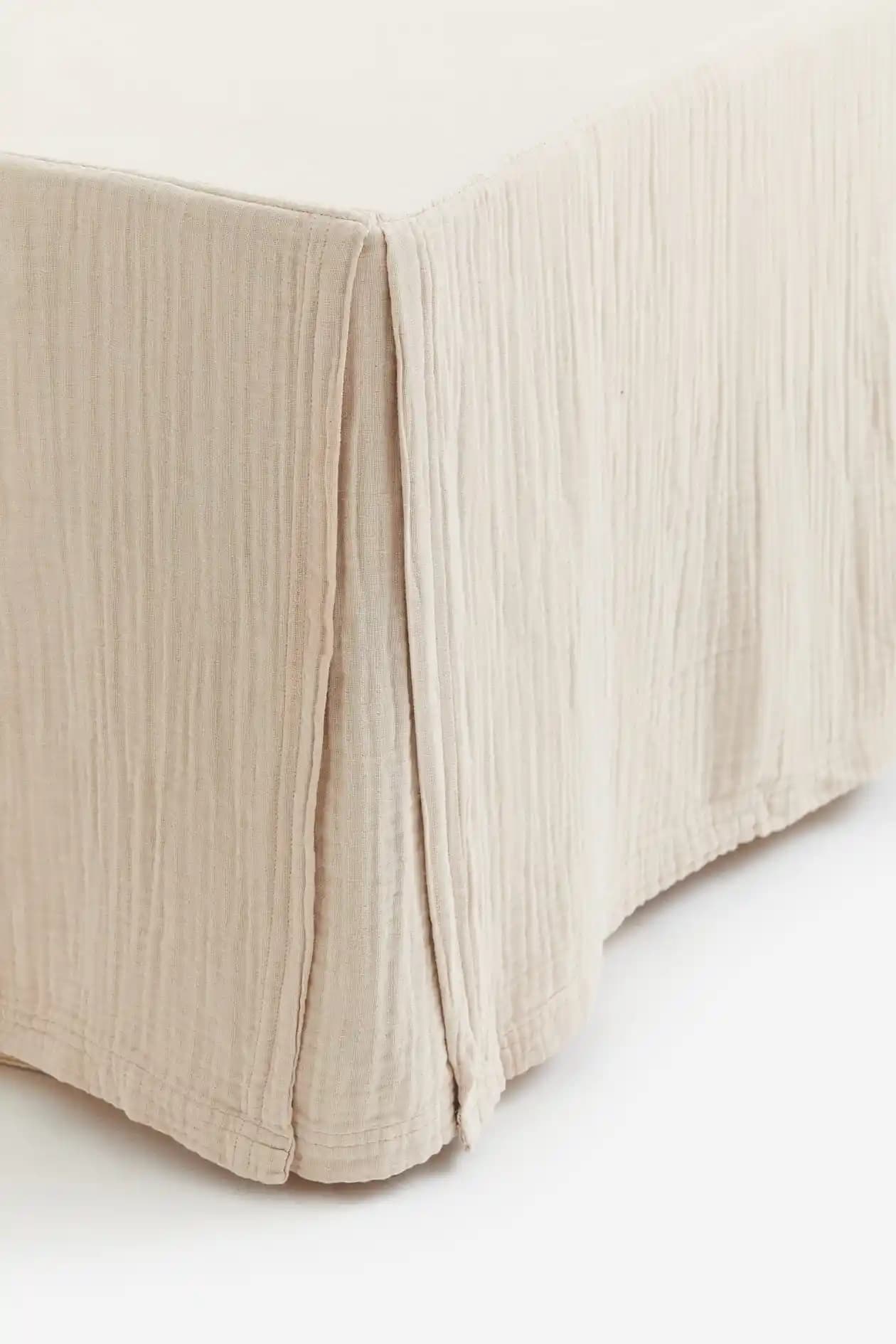 Yatak Odası Dekorasyonunda Karyola Eteği Seçimi ve Dekoratif Fikirler