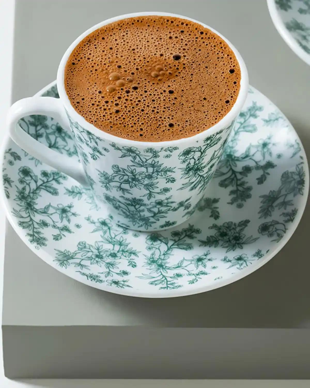 Yeşil Kahve Fincanları ile Evinize Doğal ve Şık Bir Dekorasyon Katın