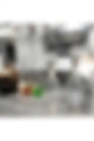 Gümüş Burmalı Kristal Küre: Modern Ofis ve Ev Dekorasyonu için Estetik Aksesuar