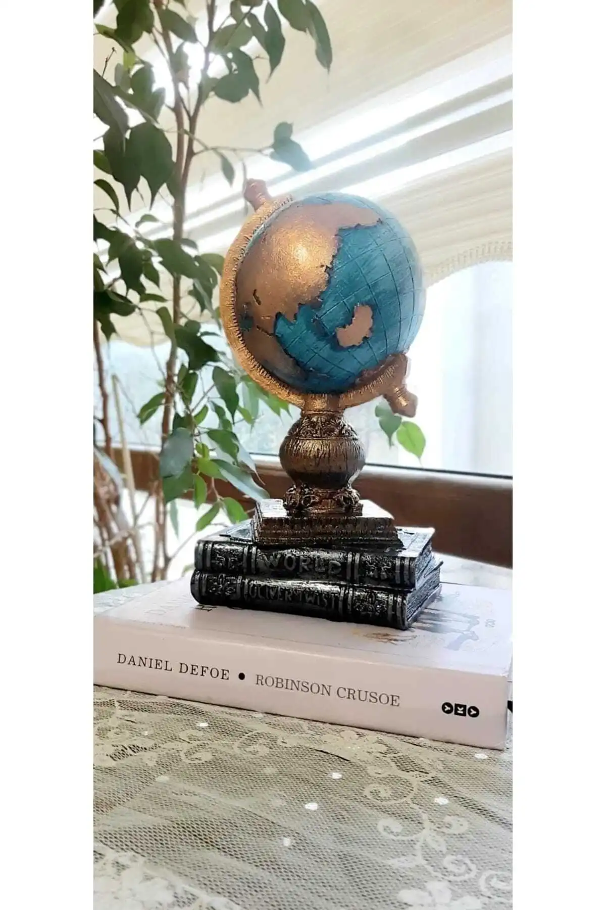 HandsHand Dekor Kitaplı Dünya Biblo Heykel Obje - Modern Estetik ve Kullanışlılık