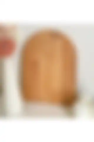 Kıdıman Ahşap Oymalı Yarım Gökkuşağı Dekoratif Tepsi: Estetik ve Fonksiyonel