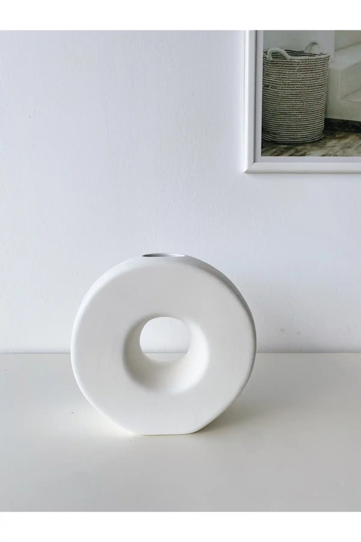 TROVE Donut Seramik Vazo (Beyaz): Minimalist ve Estetik Tasarım