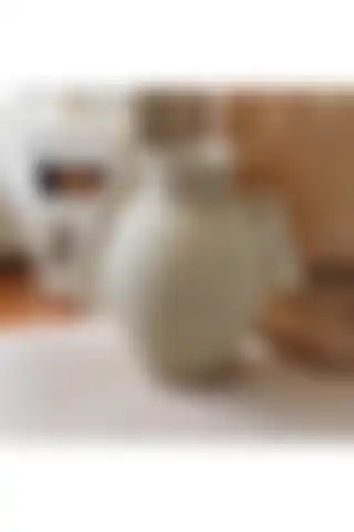 Nuoves Dokulu Kulplu Dekoratif Vazo İncelemesi: Estetik ve Fonksiyon Öne Çıkıyor