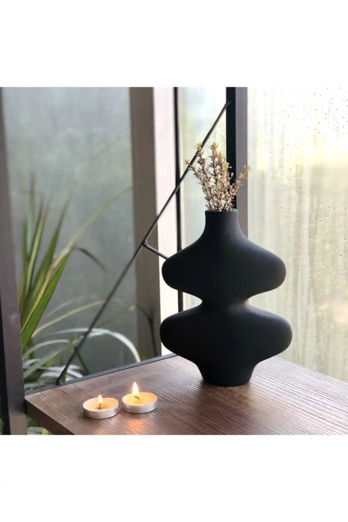 Thiramis Homeconcept Siyah Butterfly Vazo: Estetik ve Fonksiyonellik