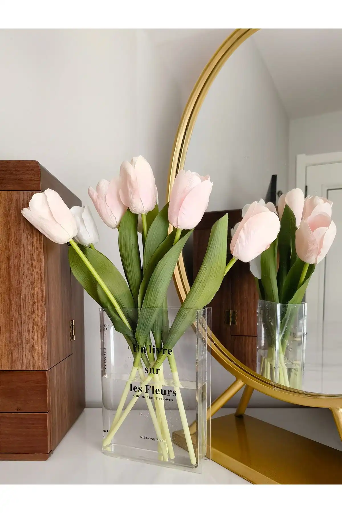 Peony Studio Kitap Vazo: Şık ve Fonksiyonel Dekoratif Çiçeklik