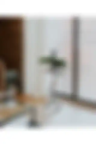 MET&LIFE Kadın Figürlü Siyah Metal Çiçeklik ile Şık ve Fonksiyonel Dekorasyon