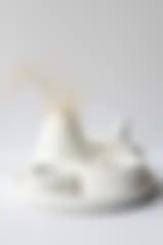 Beyaz Renk Kokulu Mum ve Konik Vazo Seti ile Ev Dekorasyonunu Güzelleştirin