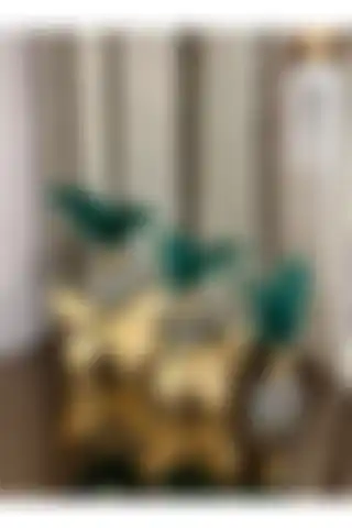 Housess Dekoratif 2'li Gold Kelebek ve 3'lü Gold Tüylük Seti İle Evinizi Güzelleştirin