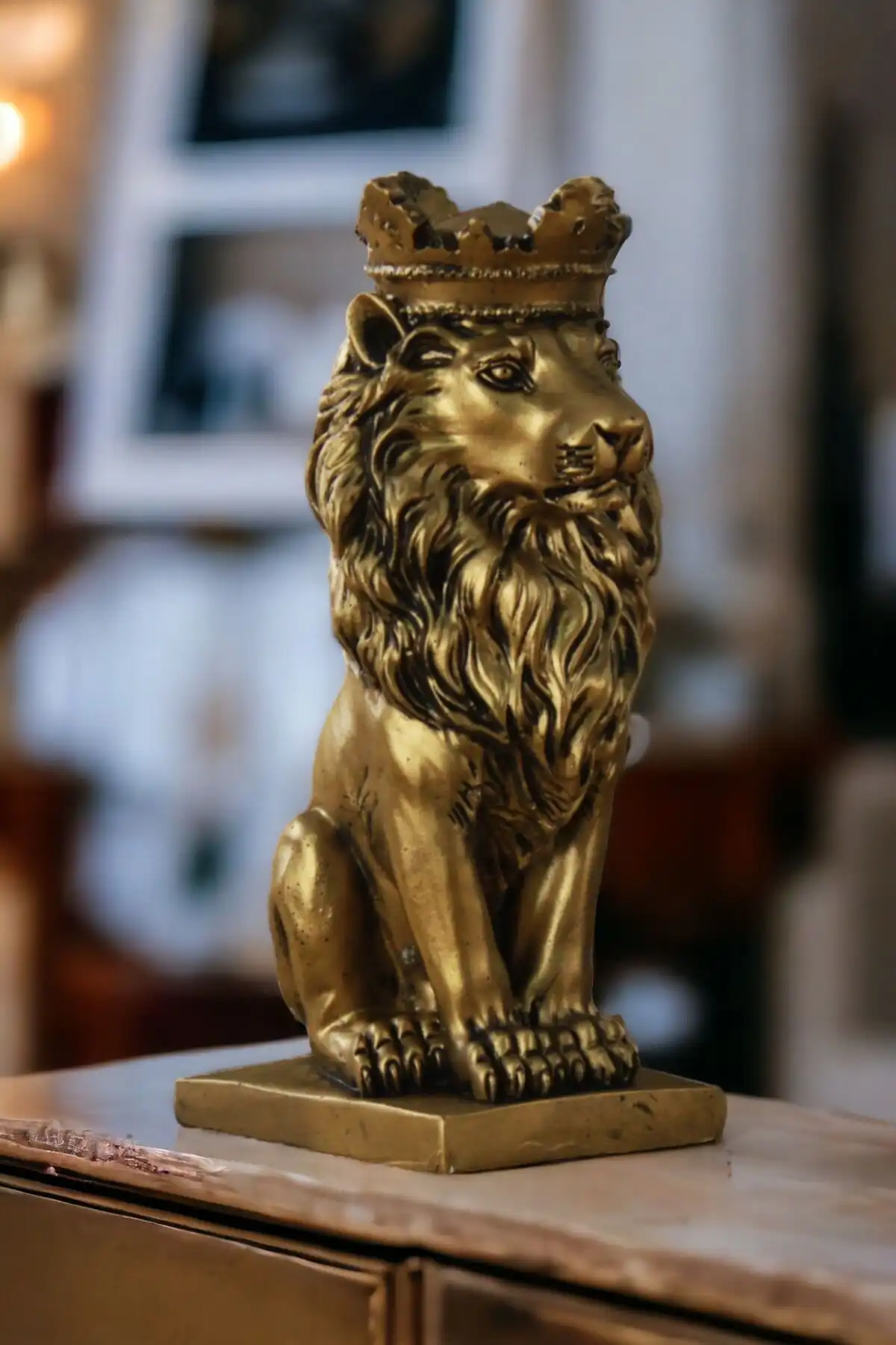 Rugad Biblo Dekoratif Heykel Taçlı Aslan Biblosu ile Şıklığı Yakalayın