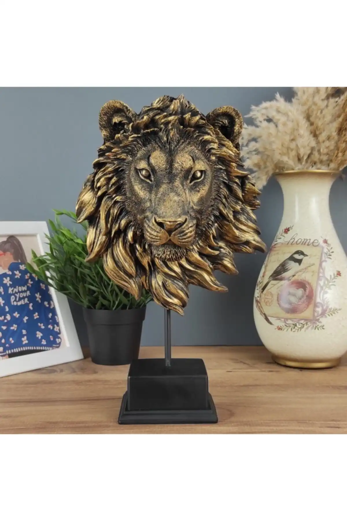 Hunga Aslan Kafası Standlı Biblo: Modern Tasarım ve Şıklık