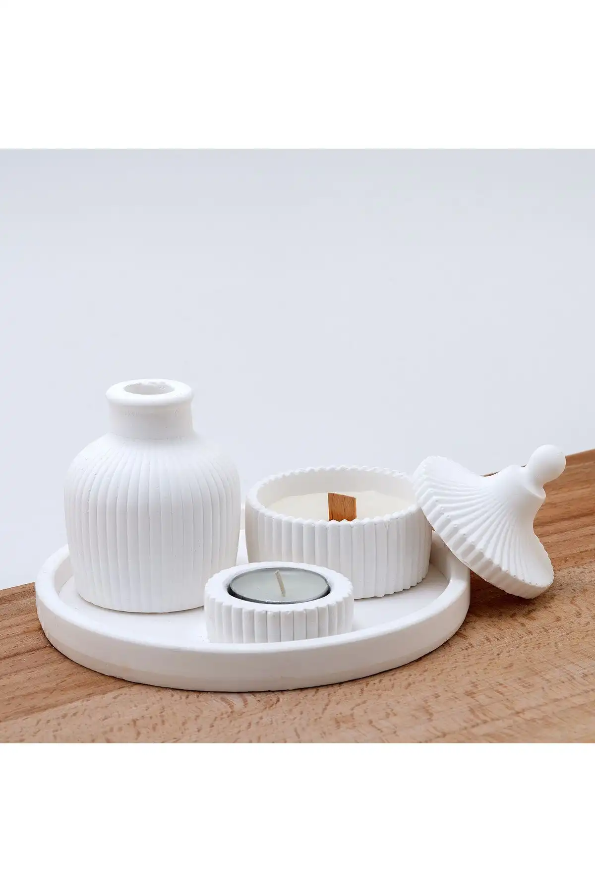 Fire Candle Beyaz Vazo Oval Tepsi ile Modern Ev Dekorasyonu