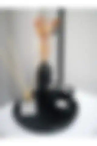 El yapımı siyah koku ve mumluk seti ile modern iç mekan tasarımı