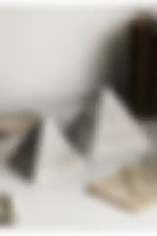 Modern Antik Mısır Piramidi Dekoru: 2'li Şık Tasarım