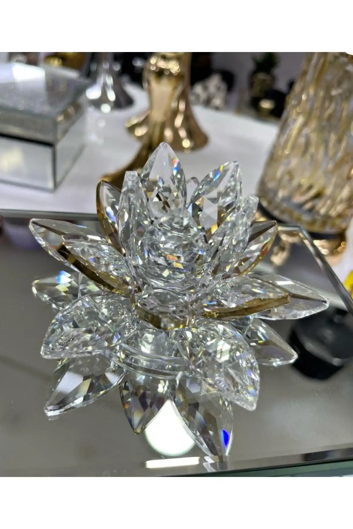 PEKİBU Kristal Nilüfer Obje Gold Orta ile Şıklığı Yakalayın