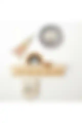 Babyroomstore Ahşap Dekoratif Askılı Raf ile Modern Çocuk Odası Dekorasyonu