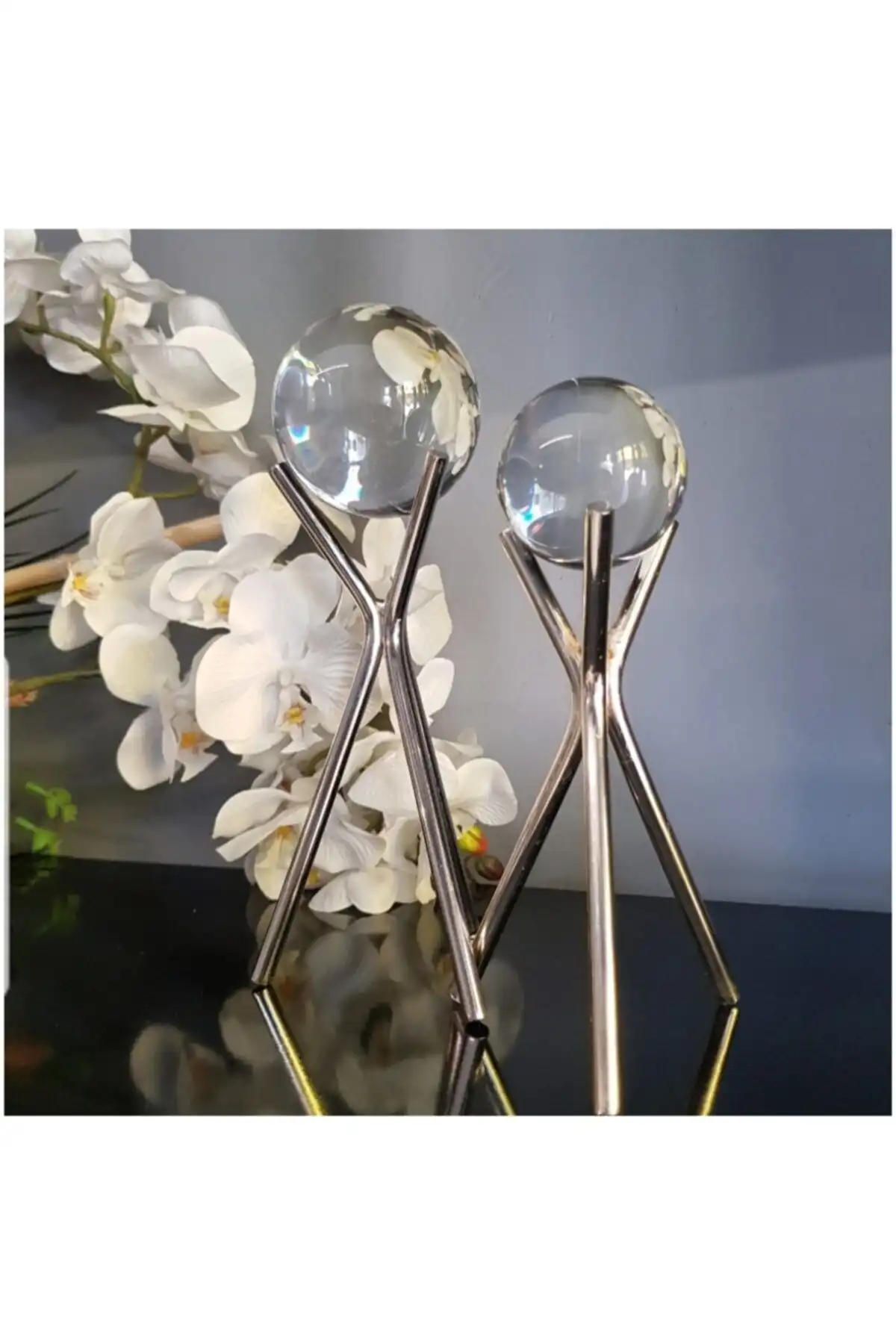 KIRAT HOME DESIGN Gümüş Ayaklı Çapraz Küre ile Modern Dekorasyon