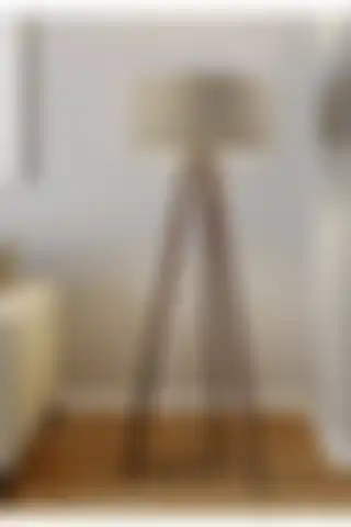 HOMİNG ve Rivaİstanbul Üç Ayaklı Lambader Modellerinin Karşılaştırması
