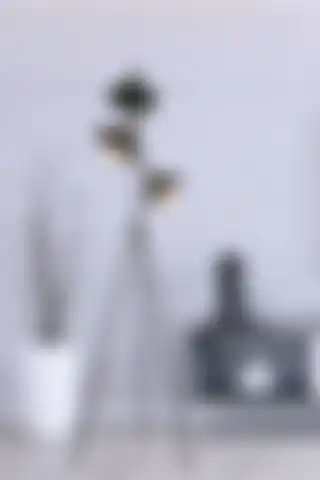 Apliqa Violet ve Bamyum Beyaz Lambader: Tasarım ve İşlevsellik Karşılaştırması